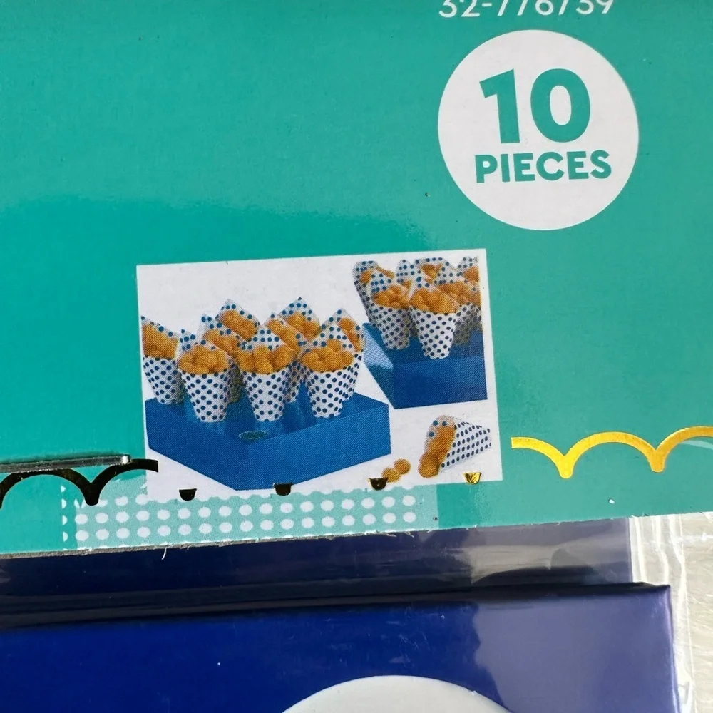🩷5/$10 Blue and White Snack Cones with Trays. 3 sets